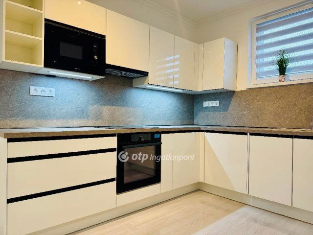 Eladó panellakás, Debrecenben 74.9 M Ft, 2 szobás