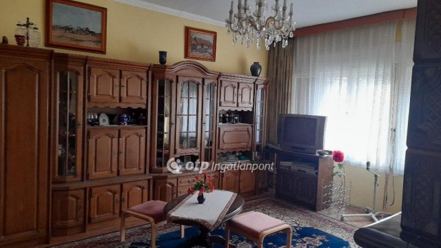 Eladó családi ház, Szegeden 78 M Ft, 3 szobás