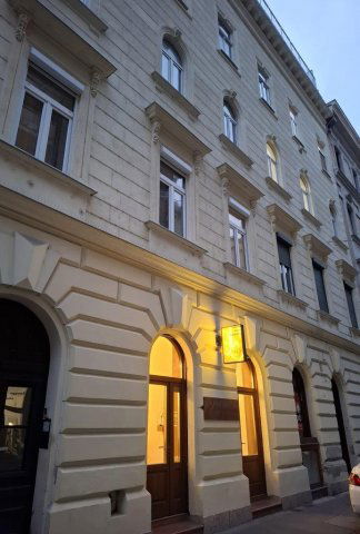 Eladó téglalakás, Budapesten, VI. kerületben 106 M Ft, 4 szobás
