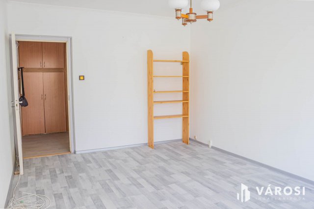 Eladó panellakás, Szegeden 47 M Ft, 3 szobás