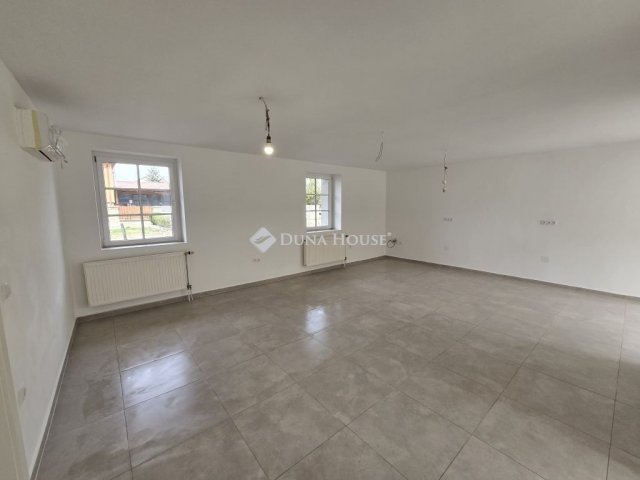 Eladó családi ház, Szabadbattyánban 79.6 M Ft, 4 szobás