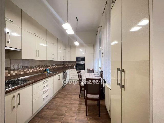 Eladó téglalakás, Budapesten, VIII. kerületben 99 M Ft, 3 szobás