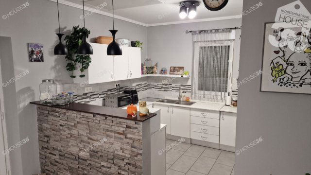 Eladó családi ház, Kecskeméten 89.9 M Ft, 5 szobás