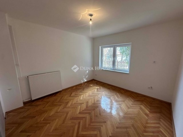 Eladó családi ház, Cegléden 64.9 M Ft, 3 szobás