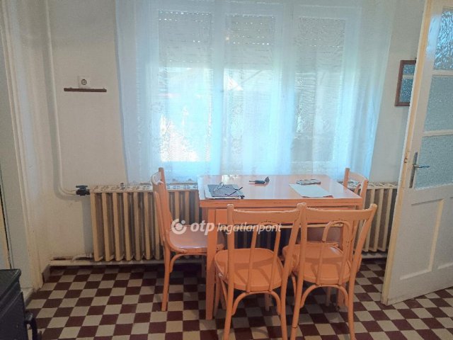 Eladó családi ház, Kenderesen 16.8 M Ft, 2 szobás