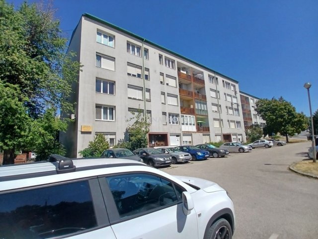 Eladó téglalakás, Tatabányán, Március 15. úton 35.5 M Ft