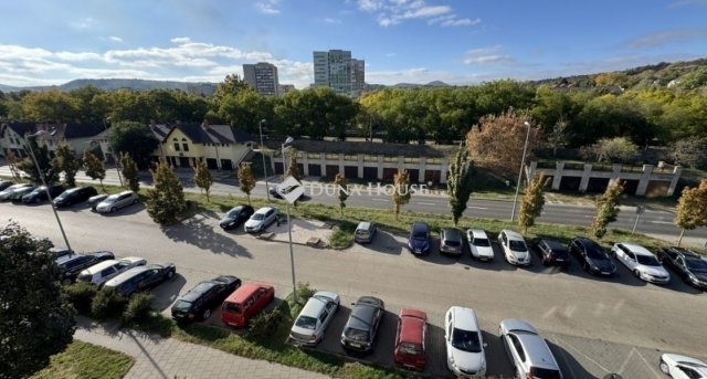 Eladó panellakás, Budapesten, III. kerületben 65 M Ft, 2 szobás