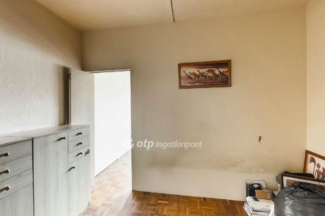 Eladó téglalakás, Cegléden 37.9 M Ft, 2 szobás