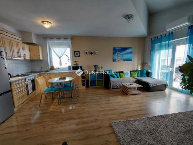 Eladó téglalakás, Győrött 79 M Ft, 3 szobás