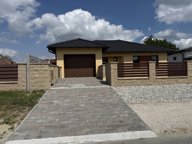 Eladó családi ház, Győrött 134.99 M Ft, 5+1 szobás