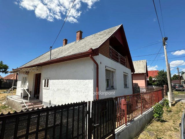 Eladó családi ház, Mezőcsáton 11 M Ft, 3+1 szobás