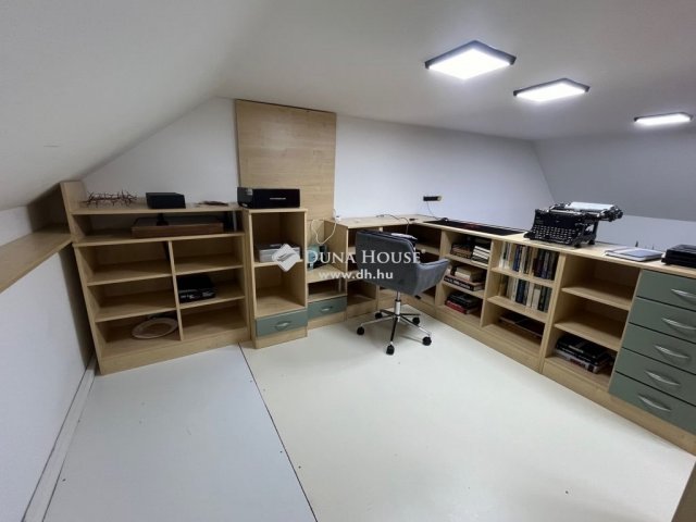 Eladó ipari ingatlan, Szentlőrinckátán 89.54 M Ft