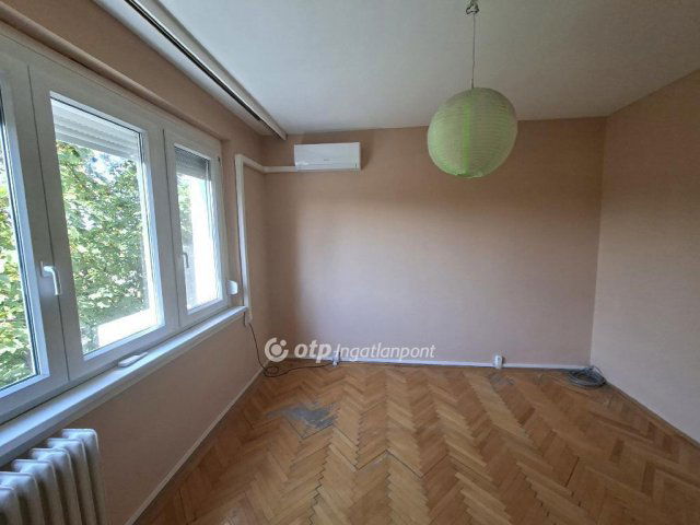 Eladó panellakás, Százhalombattán 69.9 M Ft, 3 szobás