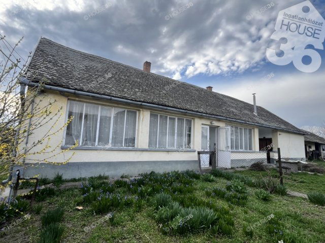 Eladó családi ház, Solton 19 M Ft, 3 szobás