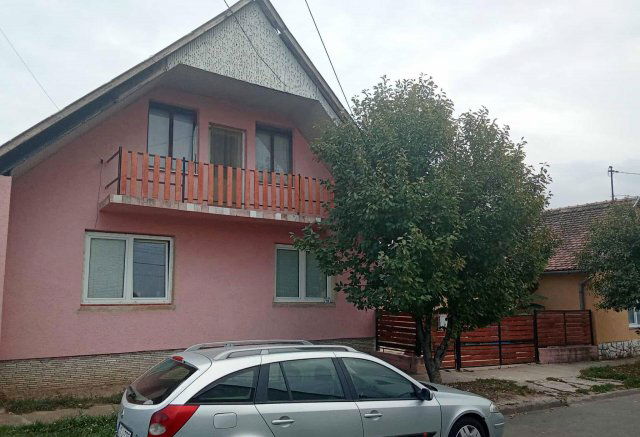 Eladó családi ház, Siklóson 39.9 M Ft, 6 szobás