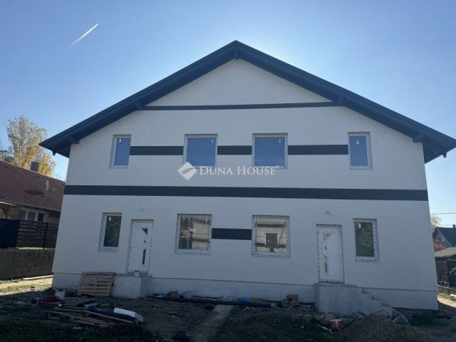 Eladó ikerház, Szigetszentmártonban 65.9 M Ft, 4 szobás