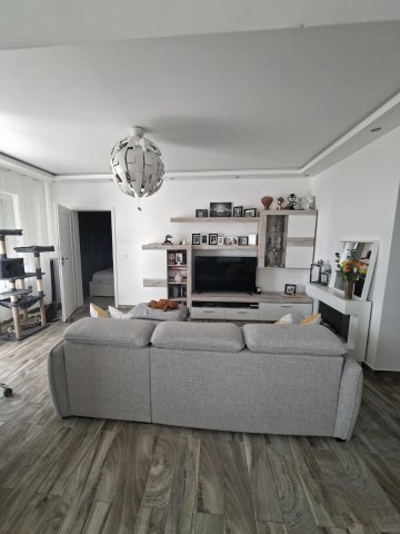 Eladó panellakás, Szegeden 74.99 M Ft, 1+3 szobás