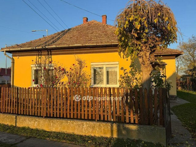 Eladó családi ház, Tiszaszőlősön 22.5 M Ft, 2+1 szobás