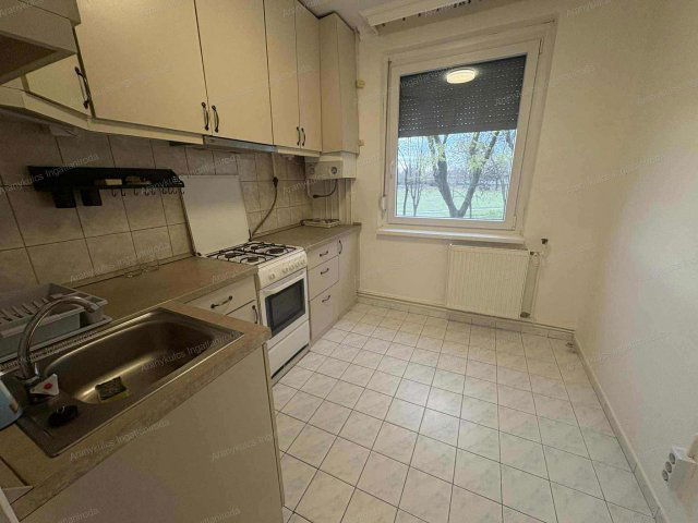 Eladó panellakás, Gyulán 28.99 M Ft, 2 szobás