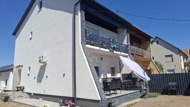 Eladó ikerház, Örkényen 68 M Ft, 4 szobás