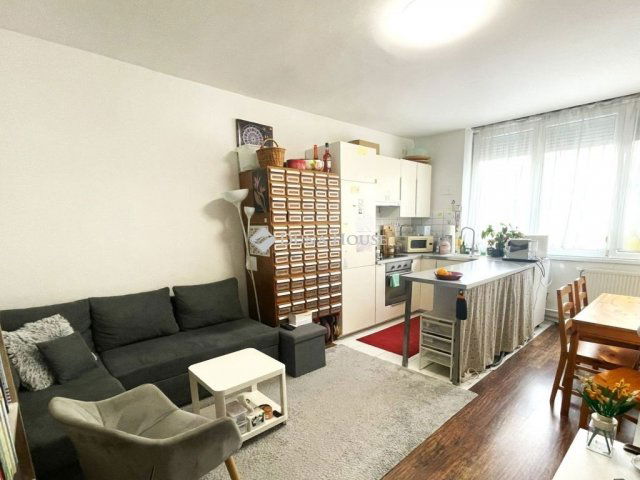 Eladó téglalakás, Szentendrén 86.5 M Ft, 3 szobás