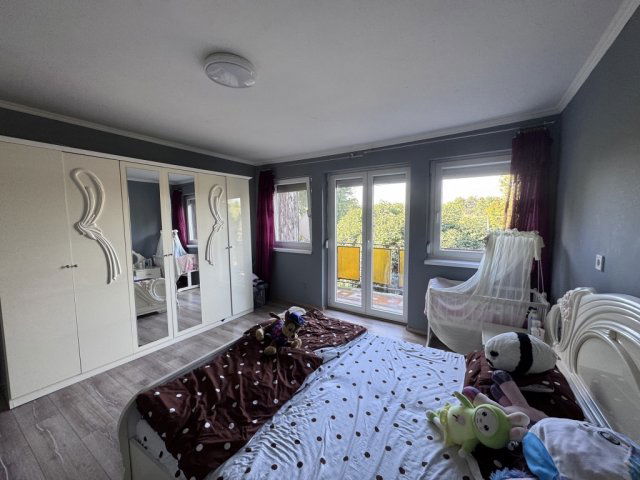 Eladó családi ház, Pécsett 84.99 M Ft, 4 szobás