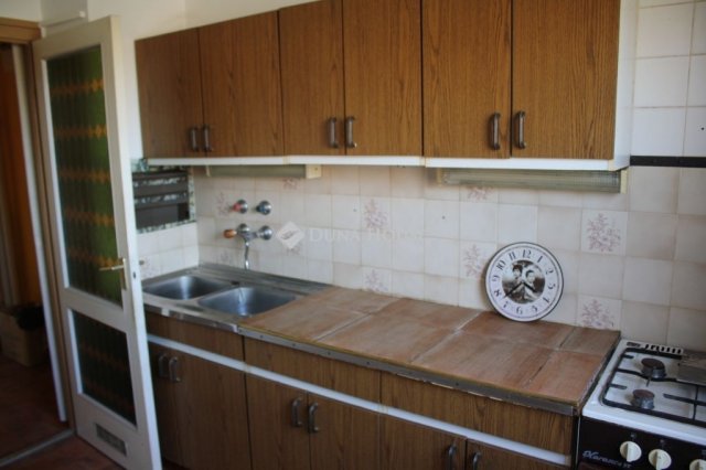 Eladó panellakás, Szentesen 44 M Ft, 3 szobás