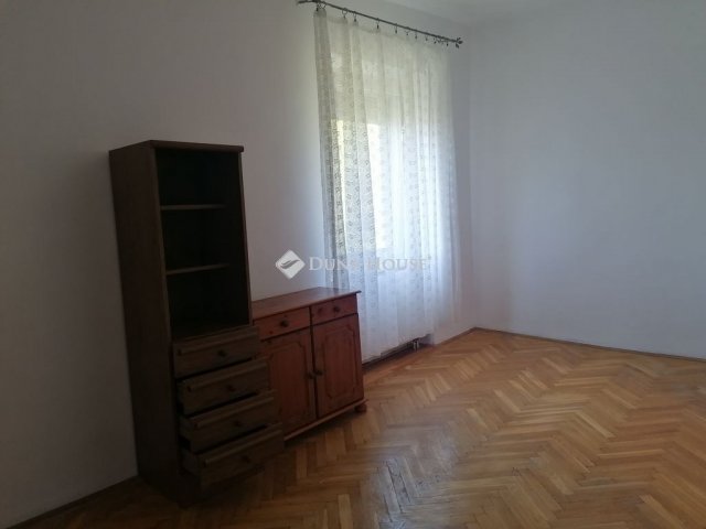 Eladó téglalakás, Komlón 16.9 M Ft, 2 szobás