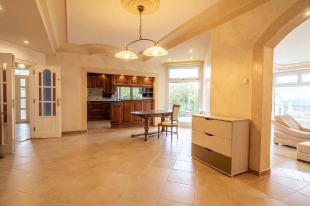 Eladó családi ház, Szentendrén 229.9 M Ft, 6 szobás