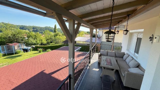 Eladó családi ház, Csatáron 98.5 M Ft, 2+2 szobás