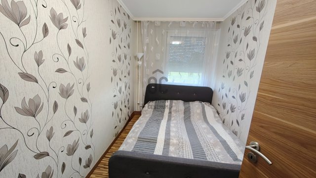 Eladó panellakás, Debrecenben 64.99 M Ft, 3 szobás