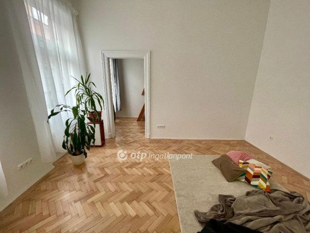 Eladó téglalakás, Budapesten, VIII. kerületben 64.8 M Ft