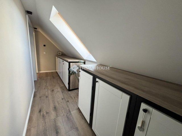 Eladó családi ház, Pécsett 122 M Ft, 3 szobás