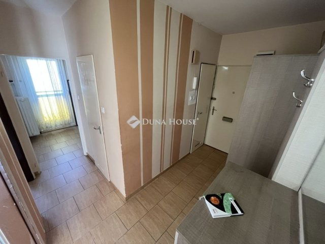 Eladó panellakás, Pécsett 42.2 M Ft, 2 szobás