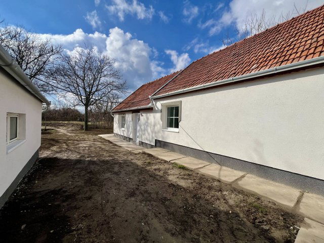 Eladó családi ház, Békéscsabán 31.8 M Ft, 2 szobás