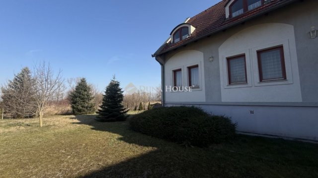 Eladó hotel, Fertőhomokon 215 M Ft, 8 szobás