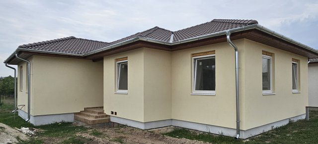 Eladó családi ház, Kecskeméten 95 M Ft, 5 szobás
