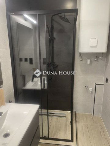 Eladó téglalakás, Pécsett 64.9 M Ft, 2 szobás