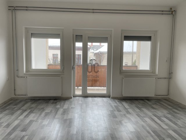 Eladó téglalakás, Abonyban 47 M Ft, 3 szobás