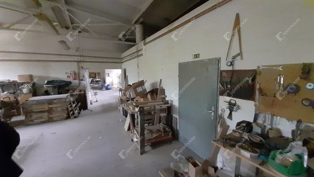Eladó ipari ingatlan, Pápán 57 M Ft / költözzbe.hu