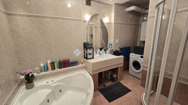 Eladó téglalakás, Szegeden 81.7 M Ft, 3 szobás