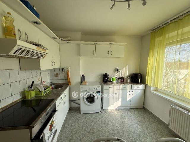 Eladó panellakás, Székesfehérvárott 39.9 M Ft, 2 szobás