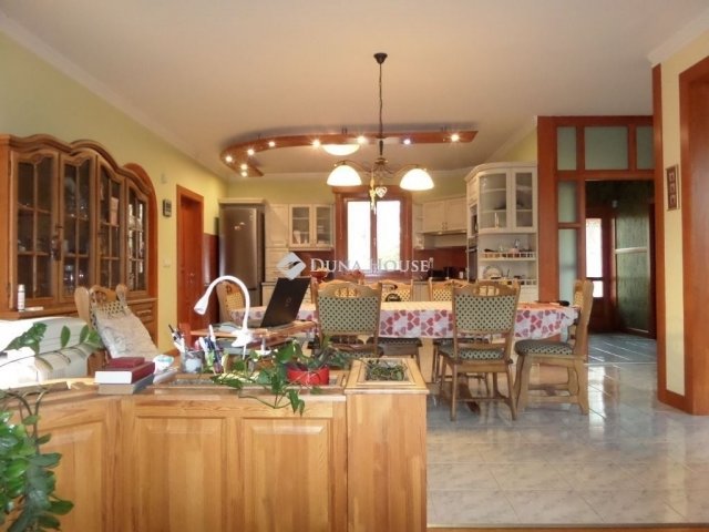 Eladó családi ház, Birjánon 295 M Ft, 4 szobás