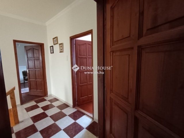 Eladó családi ház, Szegeden 92 M Ft, 5 szobás