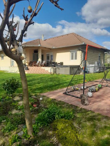 Kiadó családi ház, albérlet, Kápolnásnyéken 550 E Ft / hó