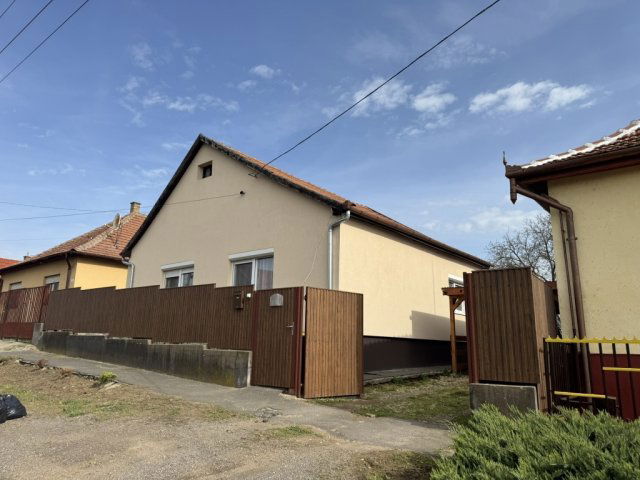 Eladó családi ház, Hevesen 37 M Ft, 3 szobás