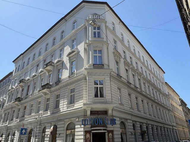 Eladó téglalakás, Budapesten, VI. kerületben 65 M Ft, 1 szobás