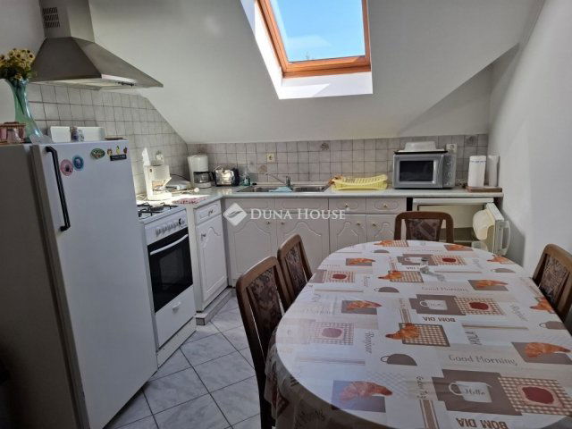 Eladó családi ház, Balatonföldváron 220 M Ft, 9 szobás