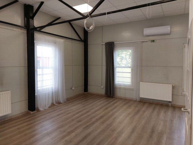 Kiadó ipari ingatlan, Pécsett, Siklósi úton 113 E Ft / hó