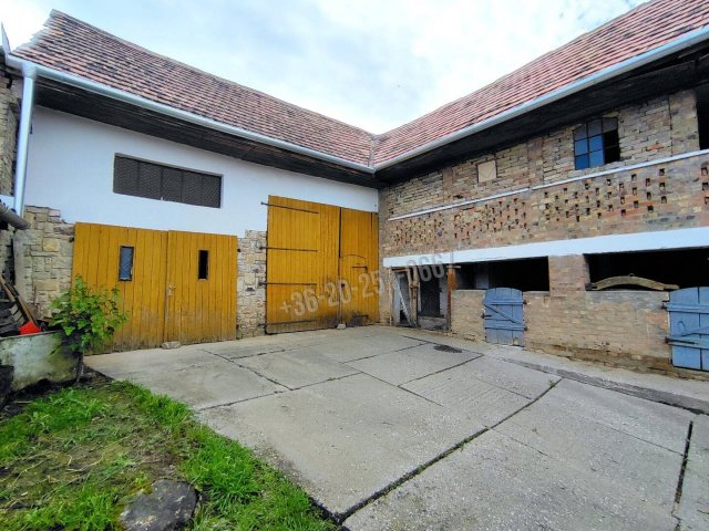 Eladó családi ház, Sombereken 27.5 M Ft, 6 szobás